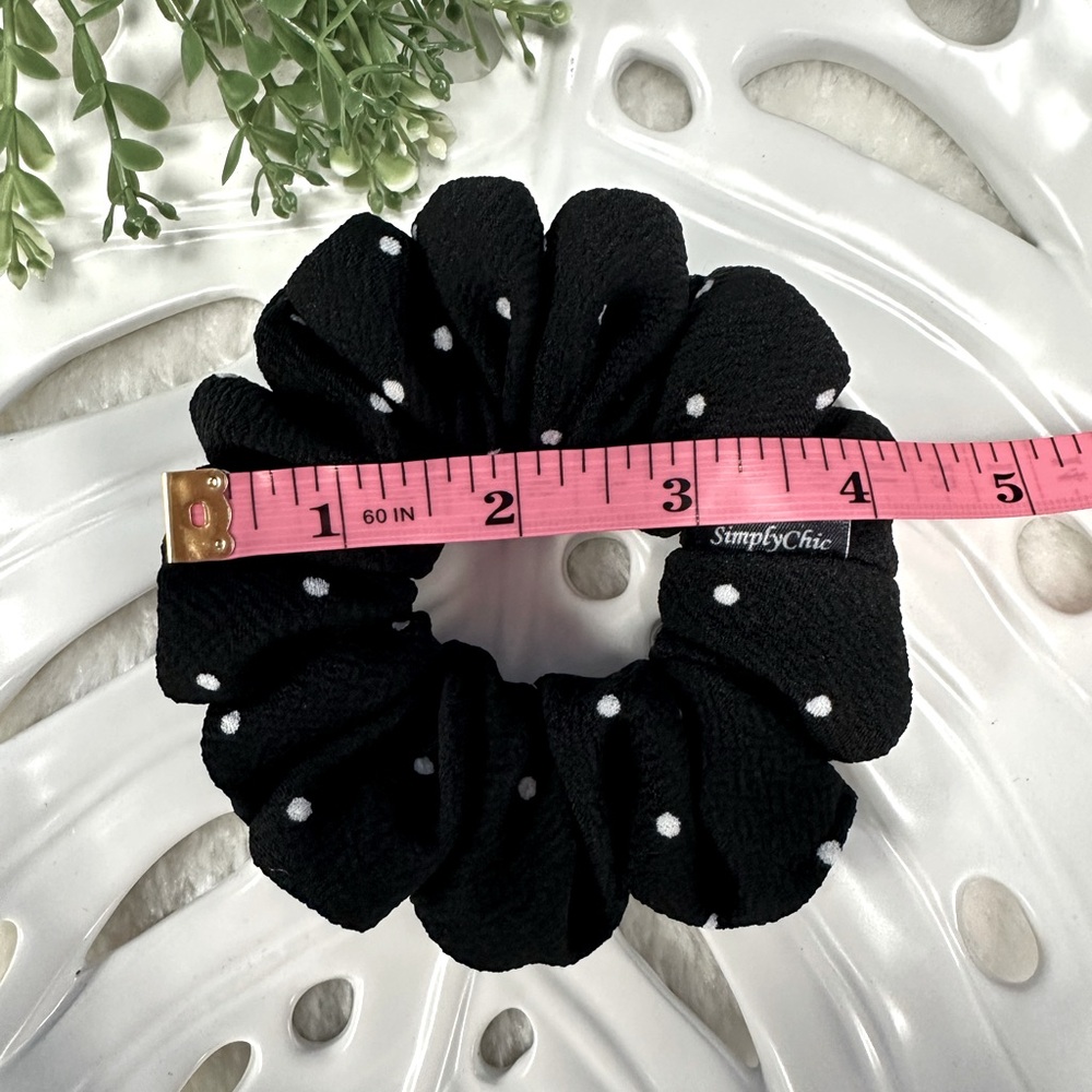Beautiful Scrunchie - Picture 2 of 3